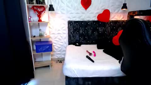 Snapshot of miavelvet_dl chatting on 02.28.26 mia online show from 02.28.26