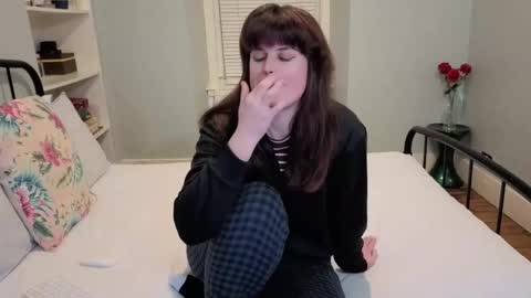 Snapshot of miawallace__ chatting on 02.25.26 Mia online show from 02.25.26