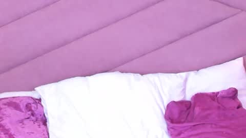 Snapshot of miaweiss chatting on 10.23.25 MiaWeiss online show from 10.23.25