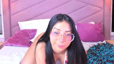 Snapshot of miaweiss chatting on 12.04.25 MiaWeiss online show from 12.04.25