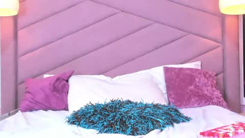 MiaWeiss online show from 04.16.26