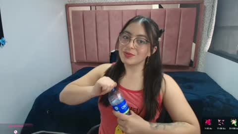 Snapshot of miawils_ chatting on 05.19.26 M I A W I L S online show from 05.19.26