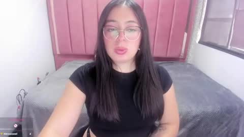 Snapshot of miawils_ chatting on 06.12.26 M I A W I L S online show from 06.12.26