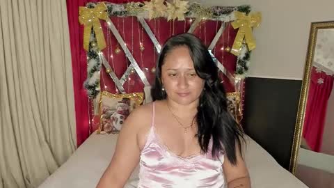 Snapshot of micaelahott_ chatting on 12.05.25 micaelahott_ online show from 12.05.25