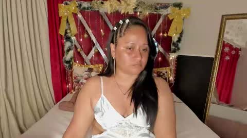 Snapshot of micaelahott_ chatting on 12.14.25 micaelahott_ online show from 12.14.25