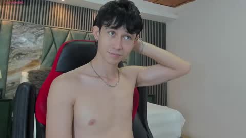 Snapshot of michaeel_blue chatting on 09.10.25 Michael online show from 09.10.25