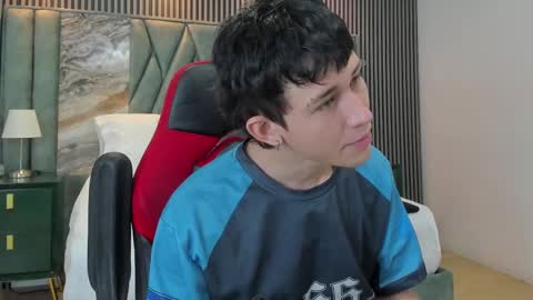 Snapshot of michaeel_blue chatting on 09.12.25 Michael online show from 09.12.25