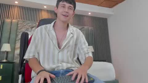 Snapshot of michaeel_blue chatting on 09.16.25 Michael online show from 09.16.25