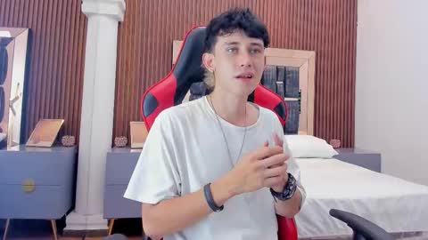 Snapshot of michaeel_blue chatting on 10.17.25 Michael online show from 10.17.25