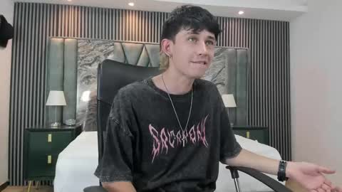 Snapshot of michaeel_blue chatting on 10.30.25 Michael online show from 10.30.25