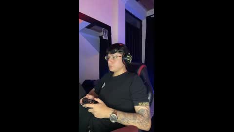 michael independent model  online show from 12.06.24