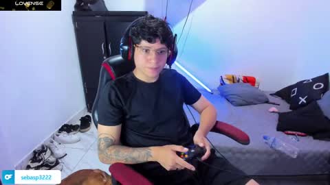 michael independent model  online show from 03.04.25