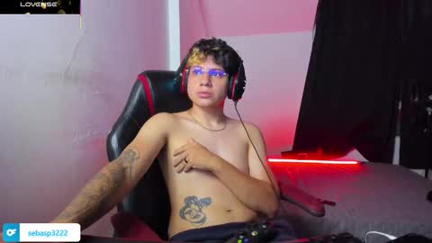 michael independent model  online show from 11.04.25