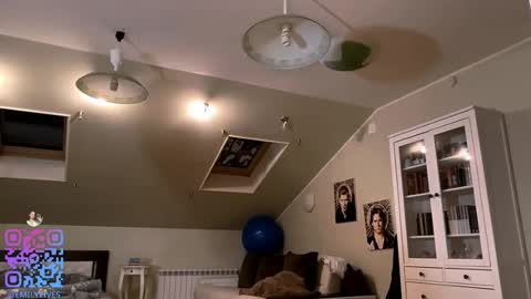 Snapshot of michael_pors chatting on 11.30.25 Emily online show from 11.30.25