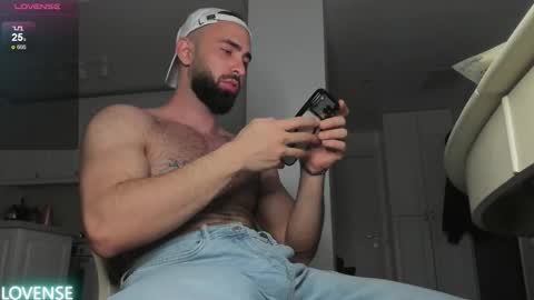 Snapshot of michaelevansx chatting on 12.22.25 MichaelEvansx online show from 12.22.25