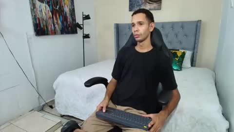 Snapshot of michaell_bellk_ chatting on 11.01.25 michaell_bellk_ online show from 11.01.25