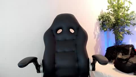 michel_lopez18 online show from 09.19.25