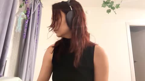 Snapshot of michelinacaneza chatting on 01.06.26 Mary online show from 01.06.26