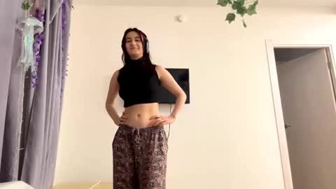 Snapshot of michelinacaneza chatting on 01.07.26 Mary online show from 01.07.26