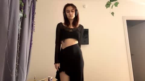 Snapshot of michelinacaneza chatting on 01.18.26 Mary online show from 01.18.26