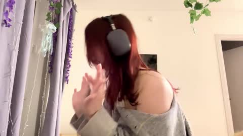 Snapshot of michelinacaneza chatting on 02.02.26 Mary online show from 02.02.26