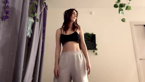 Snapshot of michelinacaneza chatting on 02.21.26 Mary online show from 02.21.26