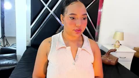 Snapshot of michellelewiss_ chatting on 10.20.25 Michelle online show from 10.20.25