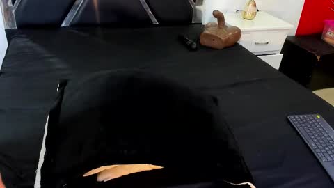 Snapshot of michellelewiss_ chatting on 10.23.25 Michelle online show from 10.23.25