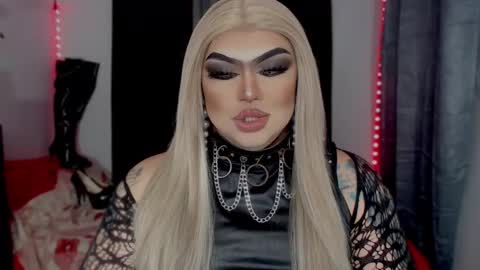 Snapshot of michellevixen921 chatting on 12.19.25 Michelle online show from 12.19.25