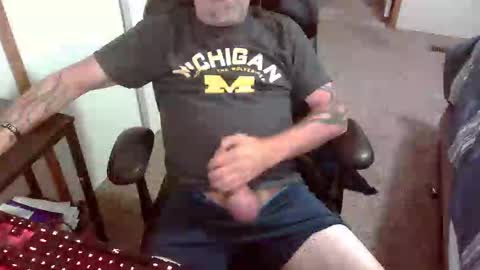 Snapshot of michigan_daddy chatting on 10.02.25 TattedInDetroit online show from 10.02.25