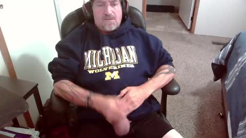 Snapshot of michigan_daddy chatting on 10.20.25 TattedInDetroit online show from 10.20.25