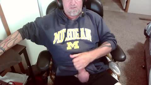 Snapshot of michigan_daddy chatting on 10.31.25 TattedInDetroit online show from 10.31.25