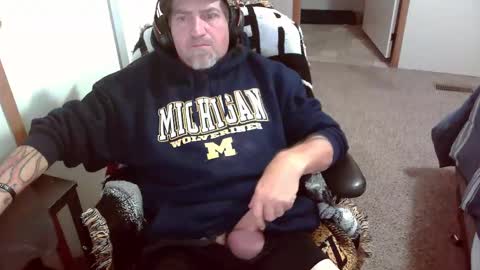 Snapshot of michigan_daddy chatting on 11.08.25 TattedInDetroit online show from 11.08.25