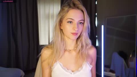 Snapshot of mickeydior chatting on 09.24.25 mickeydior online show from 09.24.25