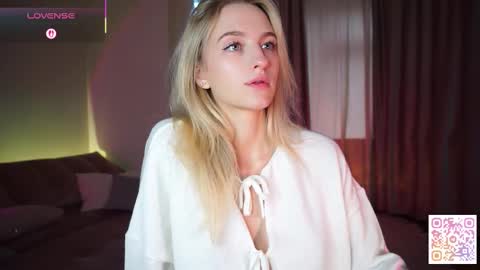 Snapshot of mickeydior chatting on 09.30.25 mickeydior online show from 09.30.25