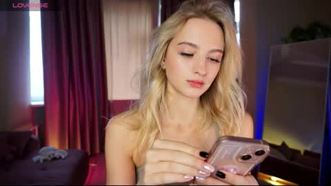 Snapshot of mickeydior chatting on 10.03.25 mickeydior online show from 10.03.25