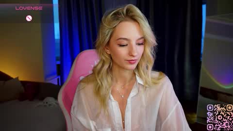 Snapshot of mickeydior chatting on 10.11.25 mickeydior online show from 10.11.25