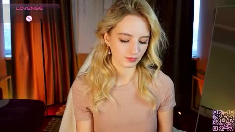 Snapshot of mickeydior chatting on 10.14.25 mickeydior online show from 10.14.25