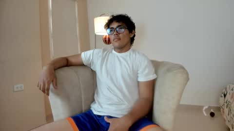 Snapshot of micky_luxe chatting on 12.17.25 micky_luxe online show from 12.17.25