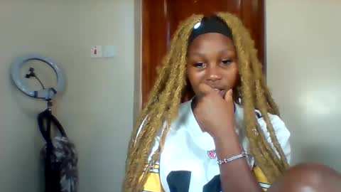 Snapshot of midnightt_tease chatting on 09.17.25 midnightt_tease online show from 09.17.25