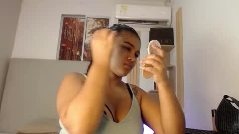 Snapshot of miel_alisha chatting on 03.10.26 miel online show from 03.10.26
