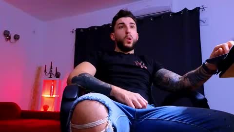 Snapshot of mightyaaron chatting on 11.05.25 MightyAaron online show from 11.05.25