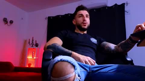 Snapshot of mightyaaron chatting on 11.08.25 MightyAaron online show from 11.08.25