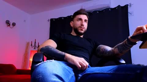 Snapshot of mightyaaron chatting on 11.13.25 MightyAaron online show from 11.13.25