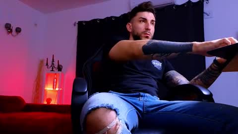 Snapshot of mightyaaron chatting on 11.22.25 MightyAaron online show from 11.22.25