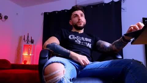 Snapshot of mightyaaron chatting on 11.26.25 MightyAaron online show from 11.26.25