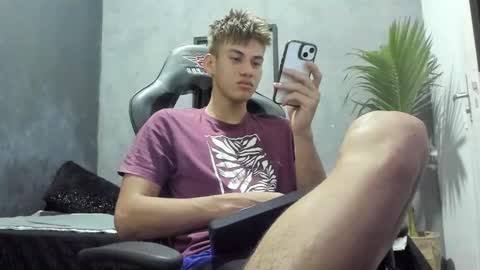 Snapshot of miguel_hz chatting on 12.02.24 Miguel Hernandez online show from 12.02.24