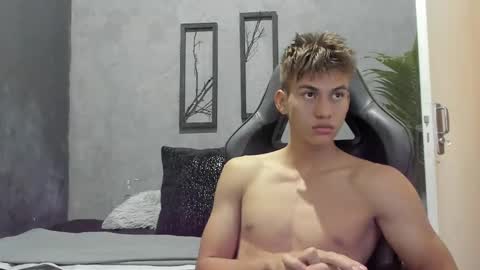 Snapshot of miguel_hz chatting on 12.03.24 Miguel Hernandez online show from 12.03.24