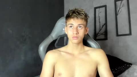 Snapshot of miguel_hz chatting on 12.04.24 Miguel Hernandez online show from 12.04.24