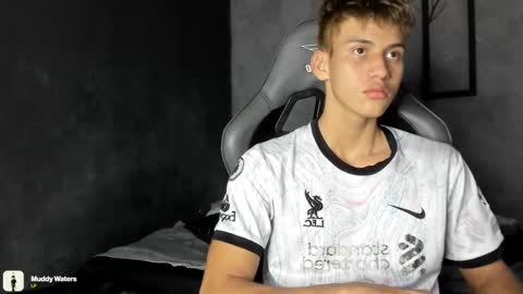 Snapshot of miguel_hz chatting on 12.04.24 Miguel Hernandez online show from 12.04.24